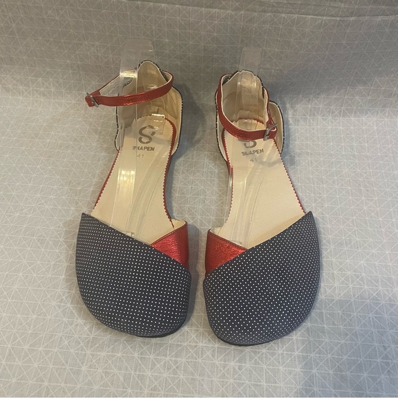 HTF Shapen Poppy Closed Sandals in Pin-Up Navy Dot/Red Metallic 41 - Picture 2 of 7